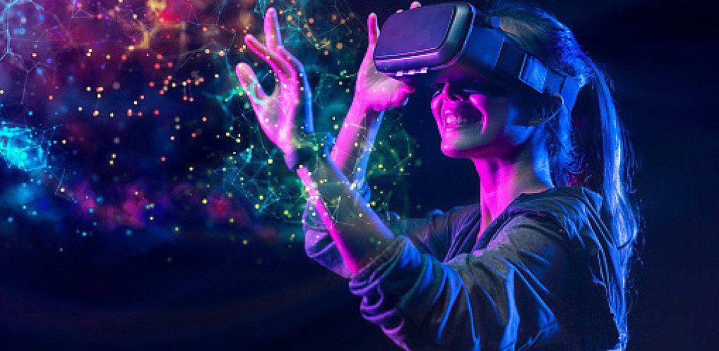 WHAT’S THE DIFFERENCE BETWEEN AR, VR, AND MR?